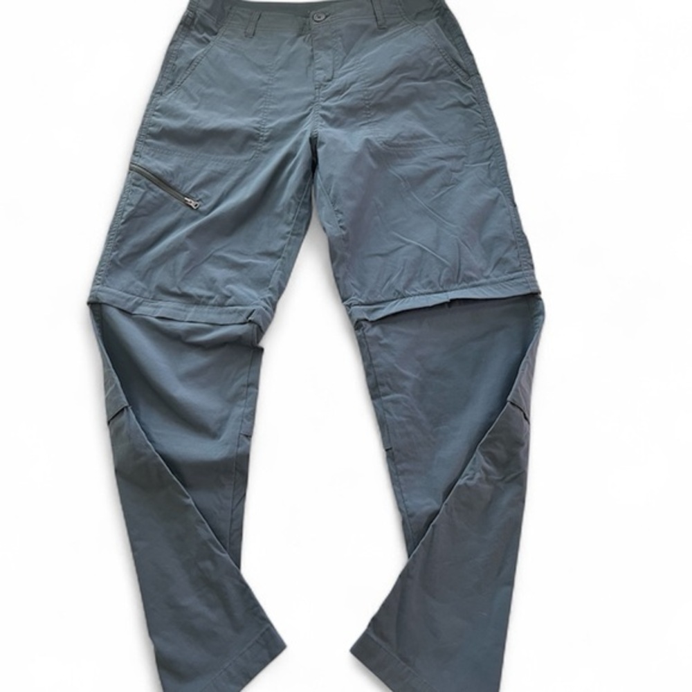 Womens Convertible Cargo w detachable lower leg Gray Pants. Lots of pockets